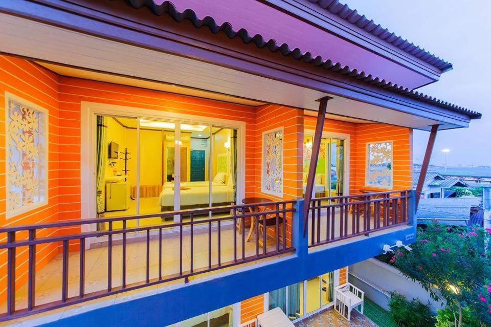 The Harbor Front เกาะล้าน Hotell Exteriör bild