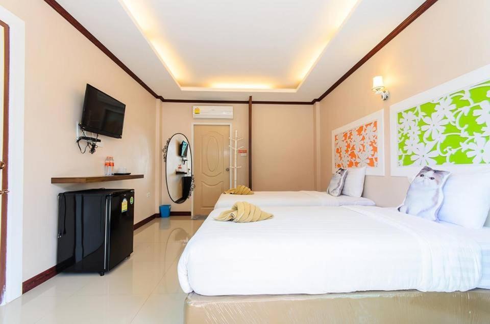 The Harbor Front เกาะล้าน Hotell Exteriör bild