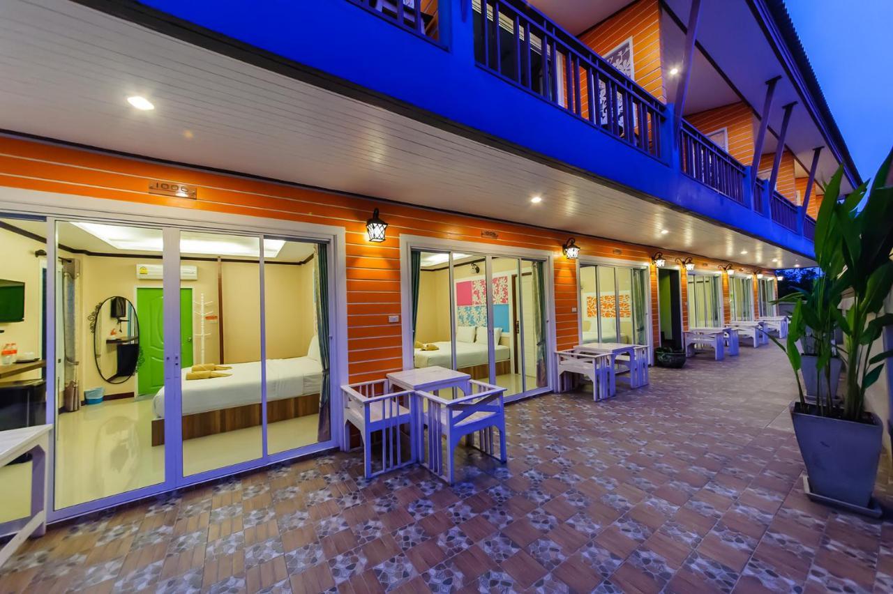 The Harbor Front เกาะล้าน Hotell Exteriör bild