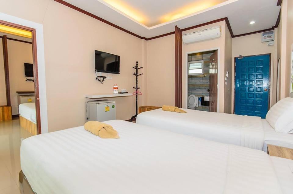 The Harbor Front เกาะล้าน Hotell Exteriör bild