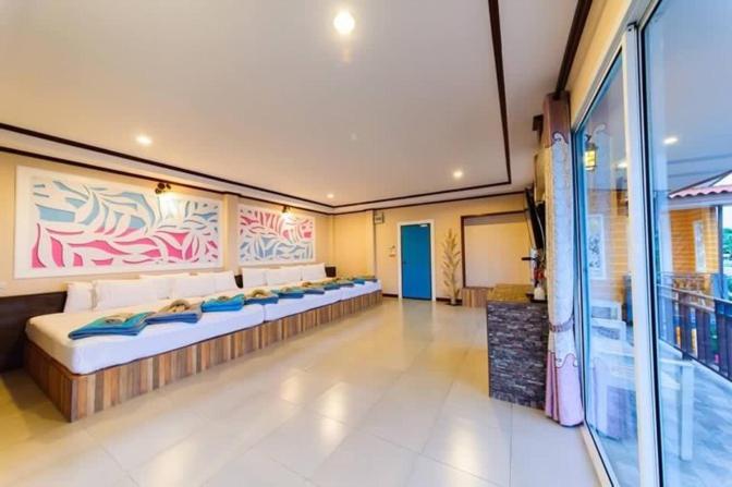 The Harbor Front เกาะล้าน Hotell Exteriör bild