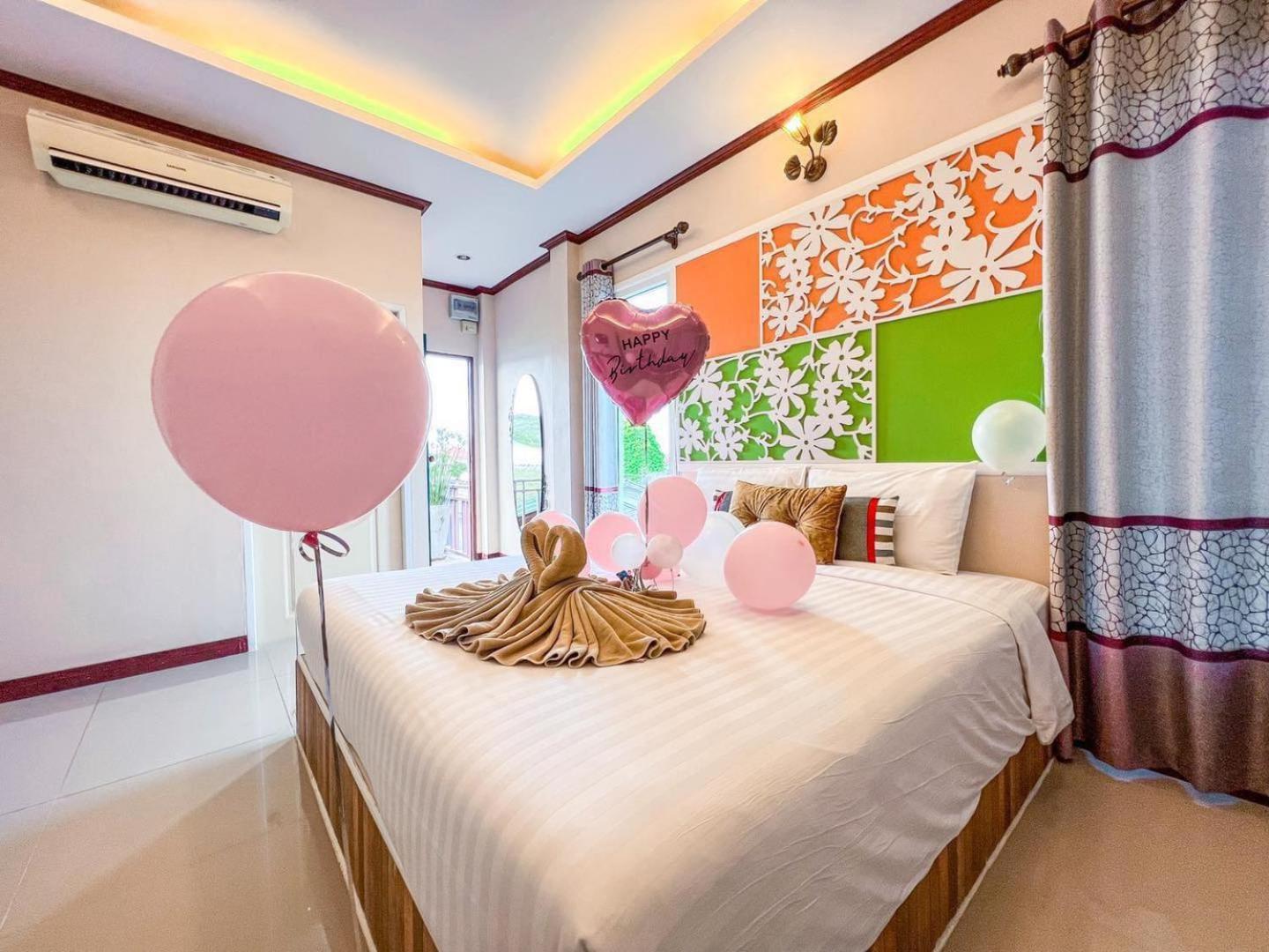 The Harbor Front เกาะล้าน Hotell Exteriör bild