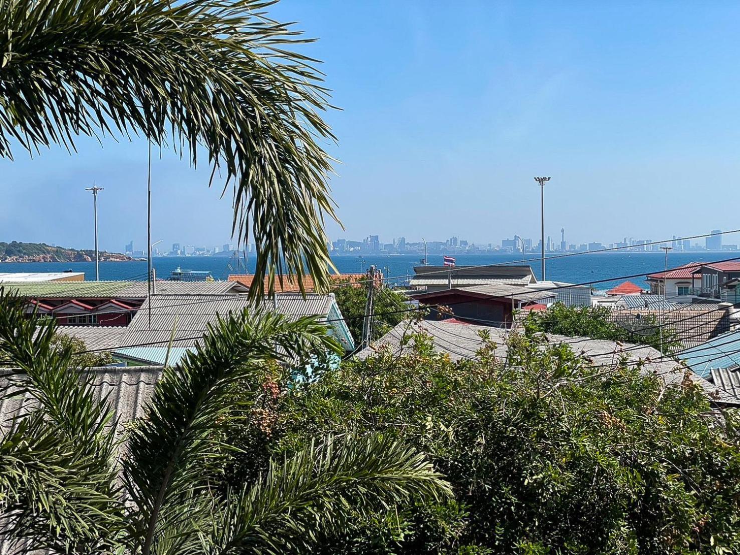 The Harbor Front เกาะล้าน Hotell Exteriör bild