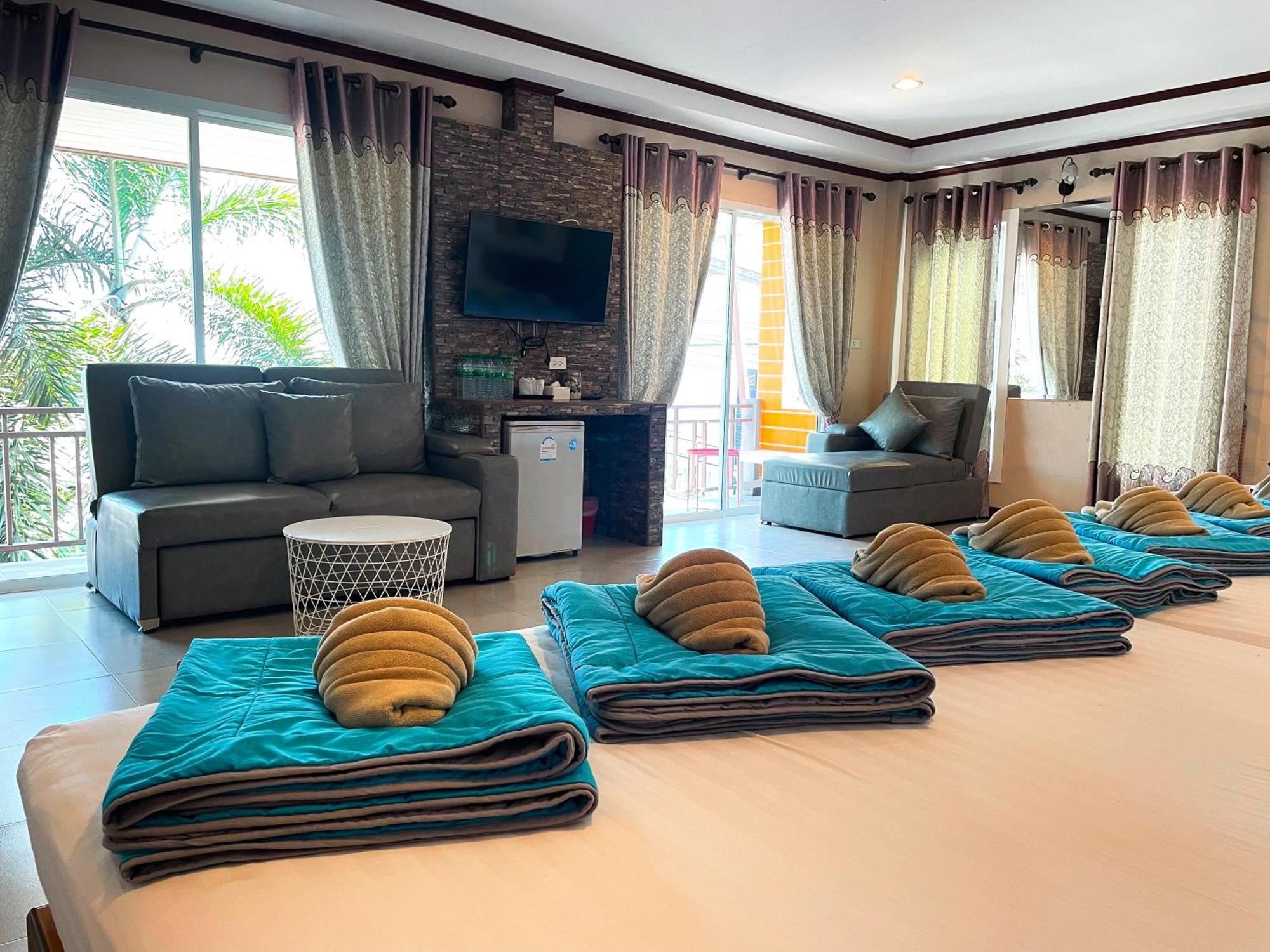 The Harbor Front เกาะล้าน Hotell Exteriör bild